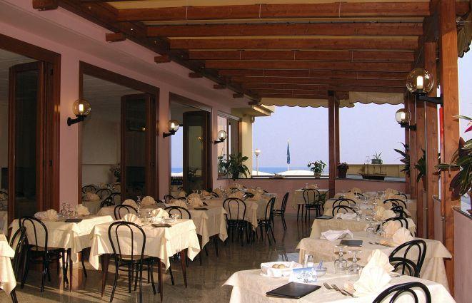 Hotel Ideale Varraze Exterior foto